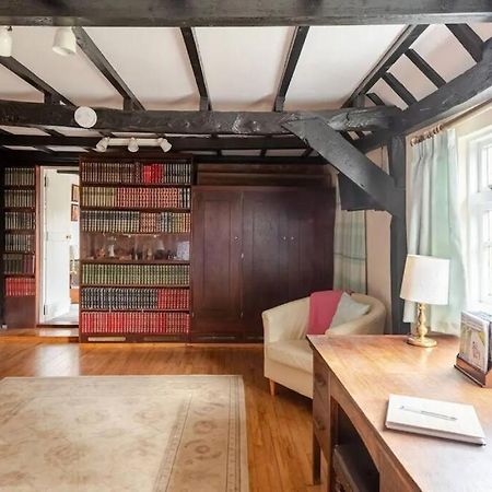 Cozy One-Bedroom Cottage In Great Tey Екстериор снимка