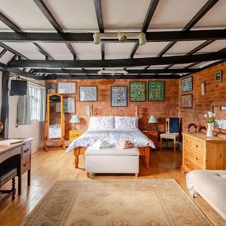 Cozy One-Bedroom Cottage In Great Tey Екстериор снимка