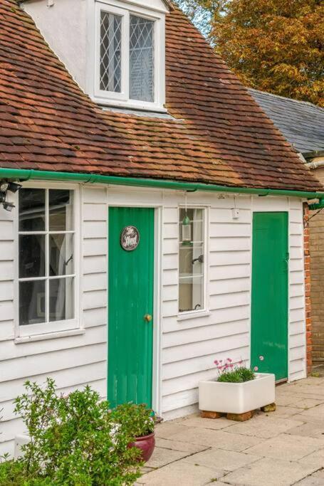 Cozy One-Bedroom Cottage In Great Tey Екстериор снимка