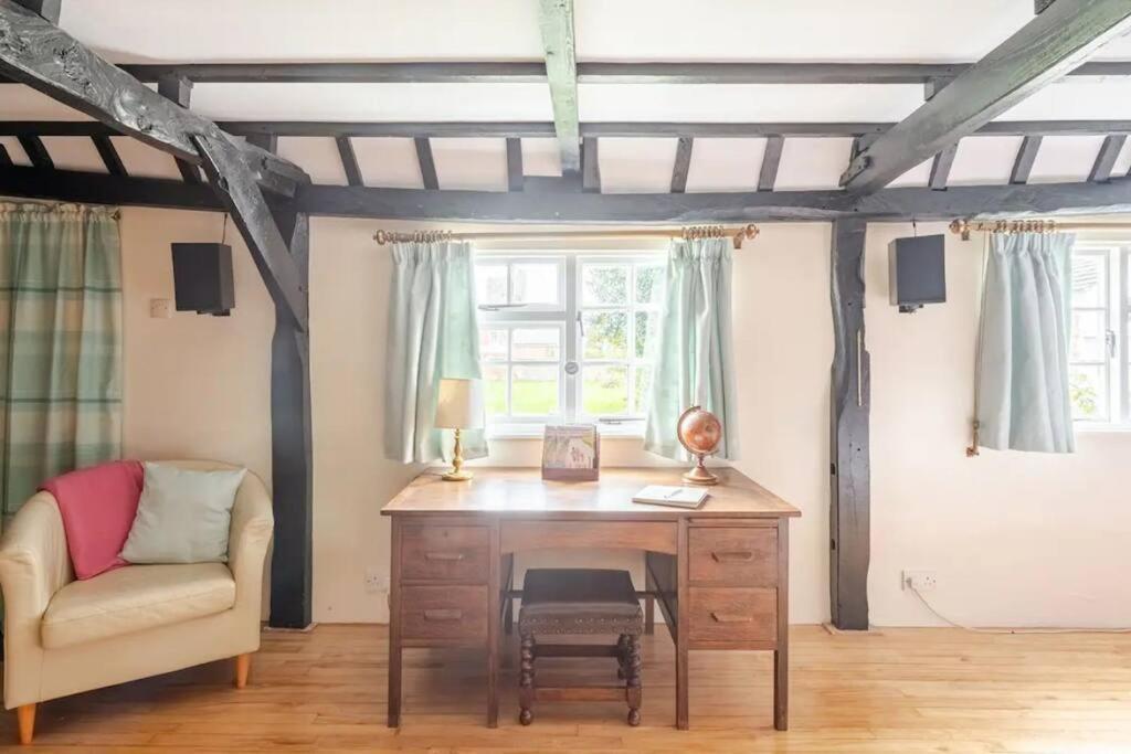 Cozy One-Bedroom Cottage In Great Tey Екстериор снимка
