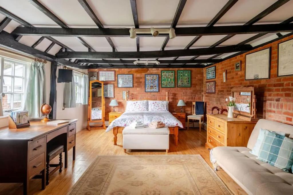 Cozy One-Bedroom Cottage In Great Tey Екстериор снимка